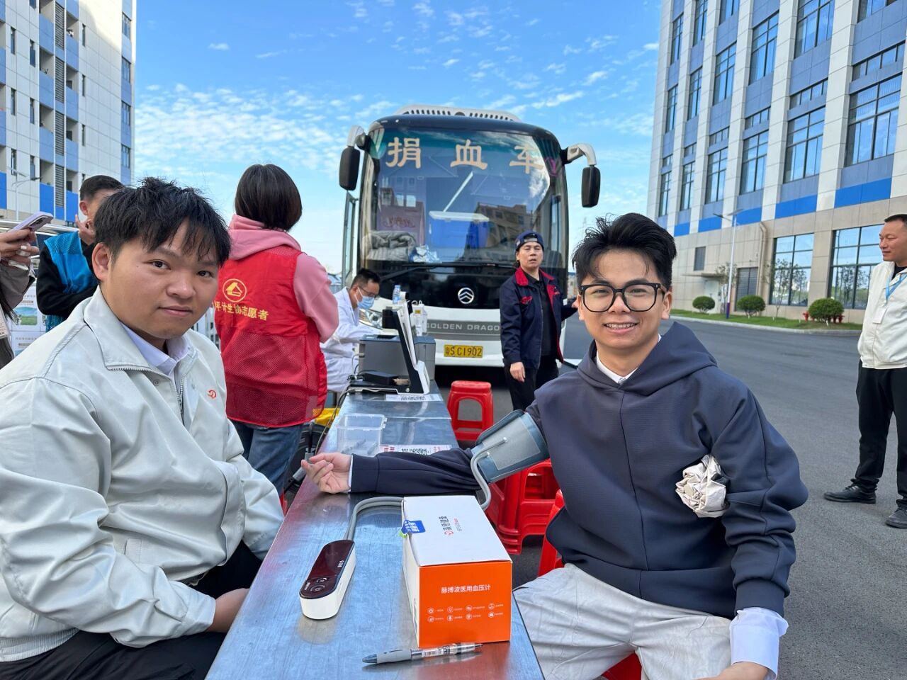 “爱心汇聚，热血传递” 壹号娱乐app通讯东莞园区员工踊跃参加无偿献血活动